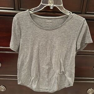 Under Armour Women's Gray Short Sleeve Tee
